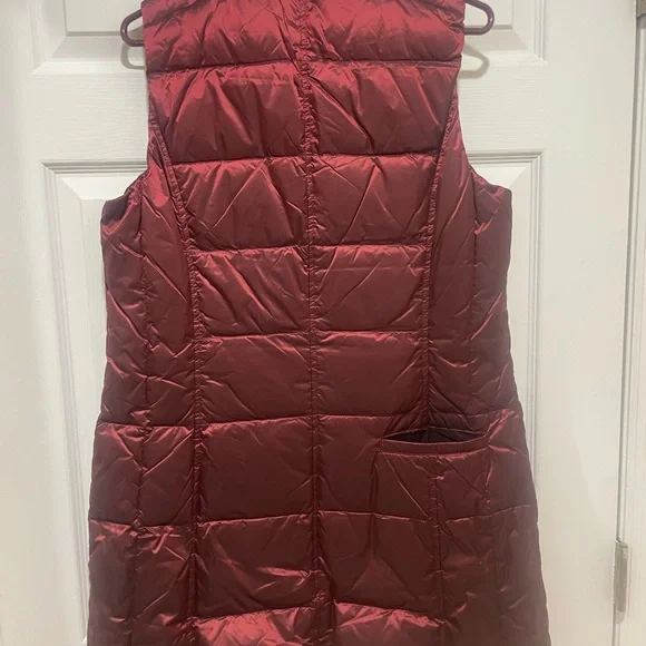 Von Maur Metallic Crimson Red Quilted Puffer Long Vest - Picture 2 of 3